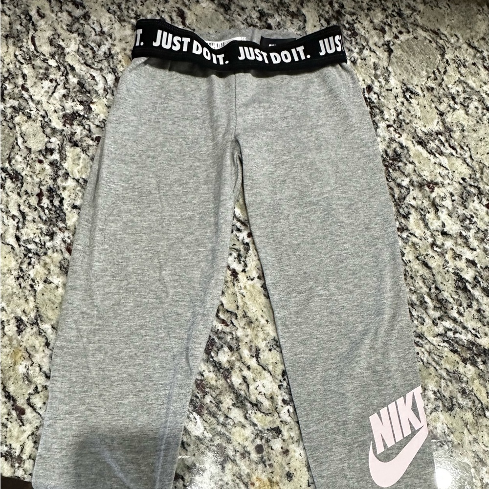 Nike leggings. Girls size 6x. Adorable!